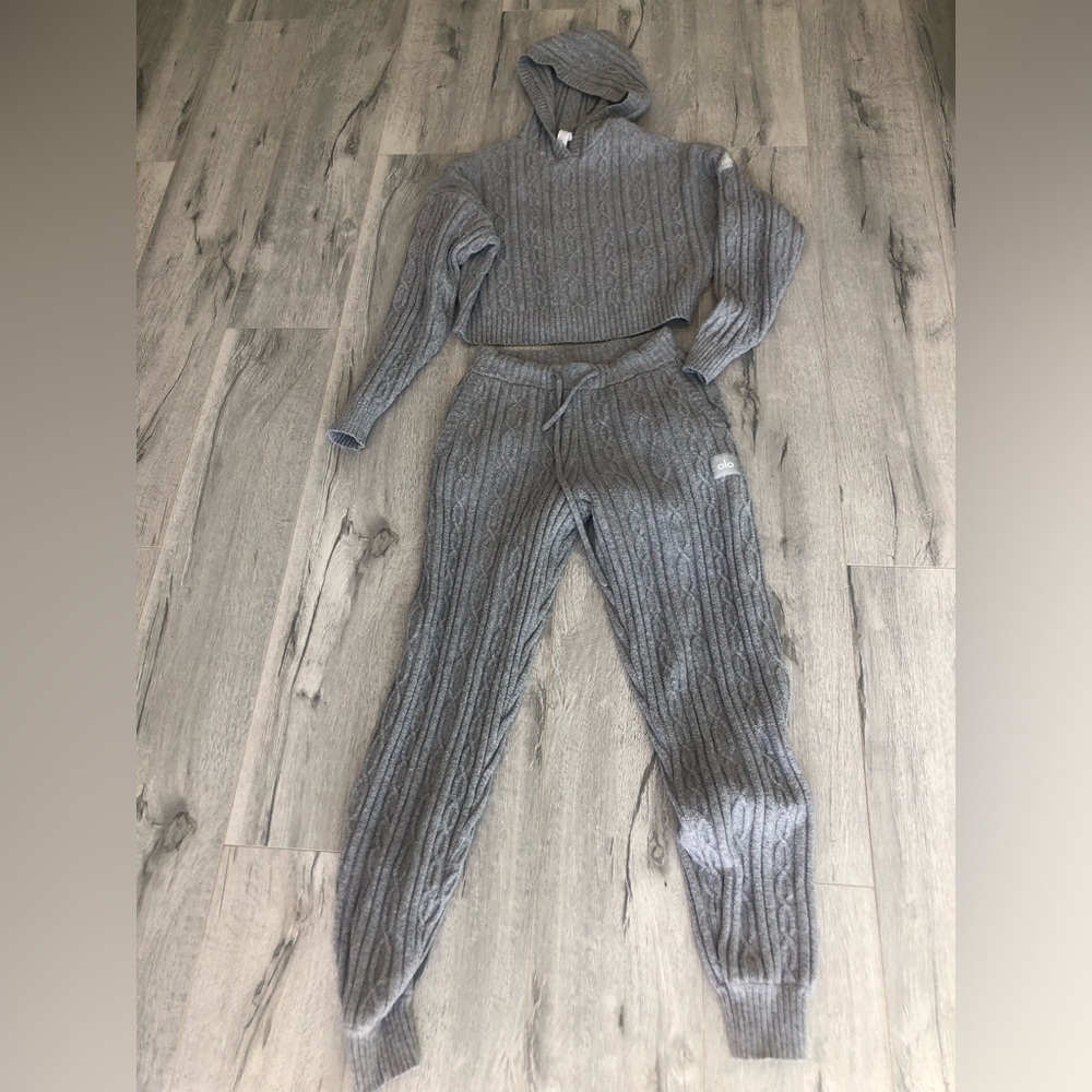 ALO Yoga Light Gray Cable Knit Lounge Set